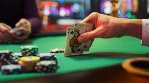 AduQ live-dealer table on padangtoto togel with professional dealer and multi-camera setup